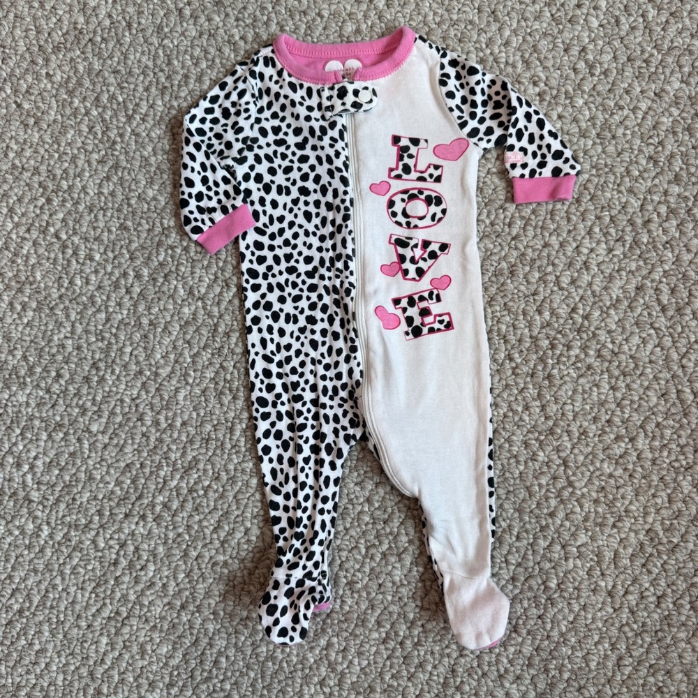 The Childrens Place Baby Girls Dalmatian‎ Love Footed Pajamas Size 0-3 Months